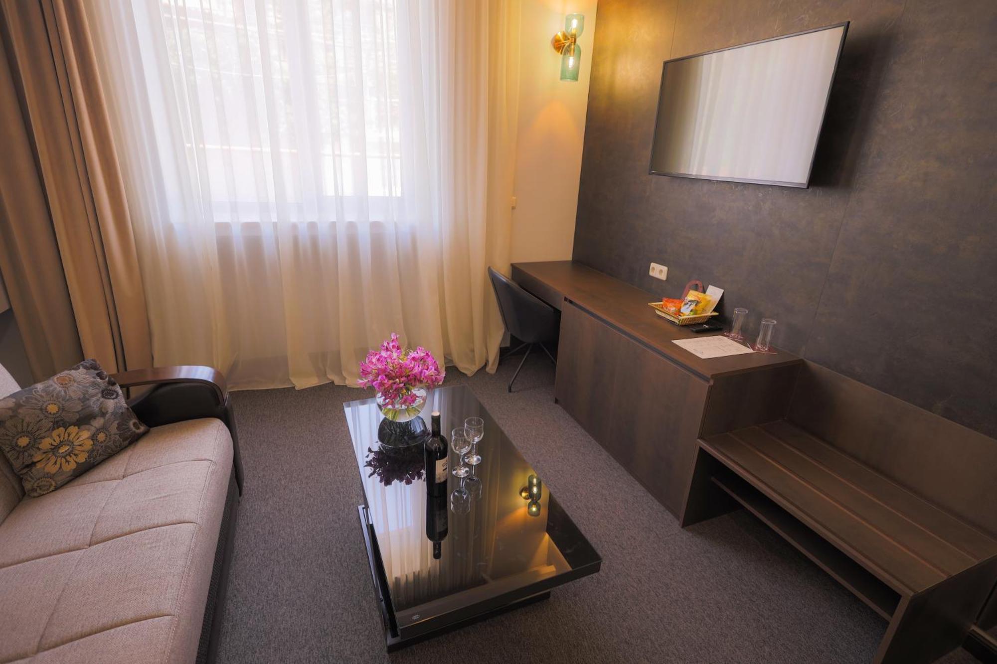 Cascade Hotel Yerevan Exterior photo