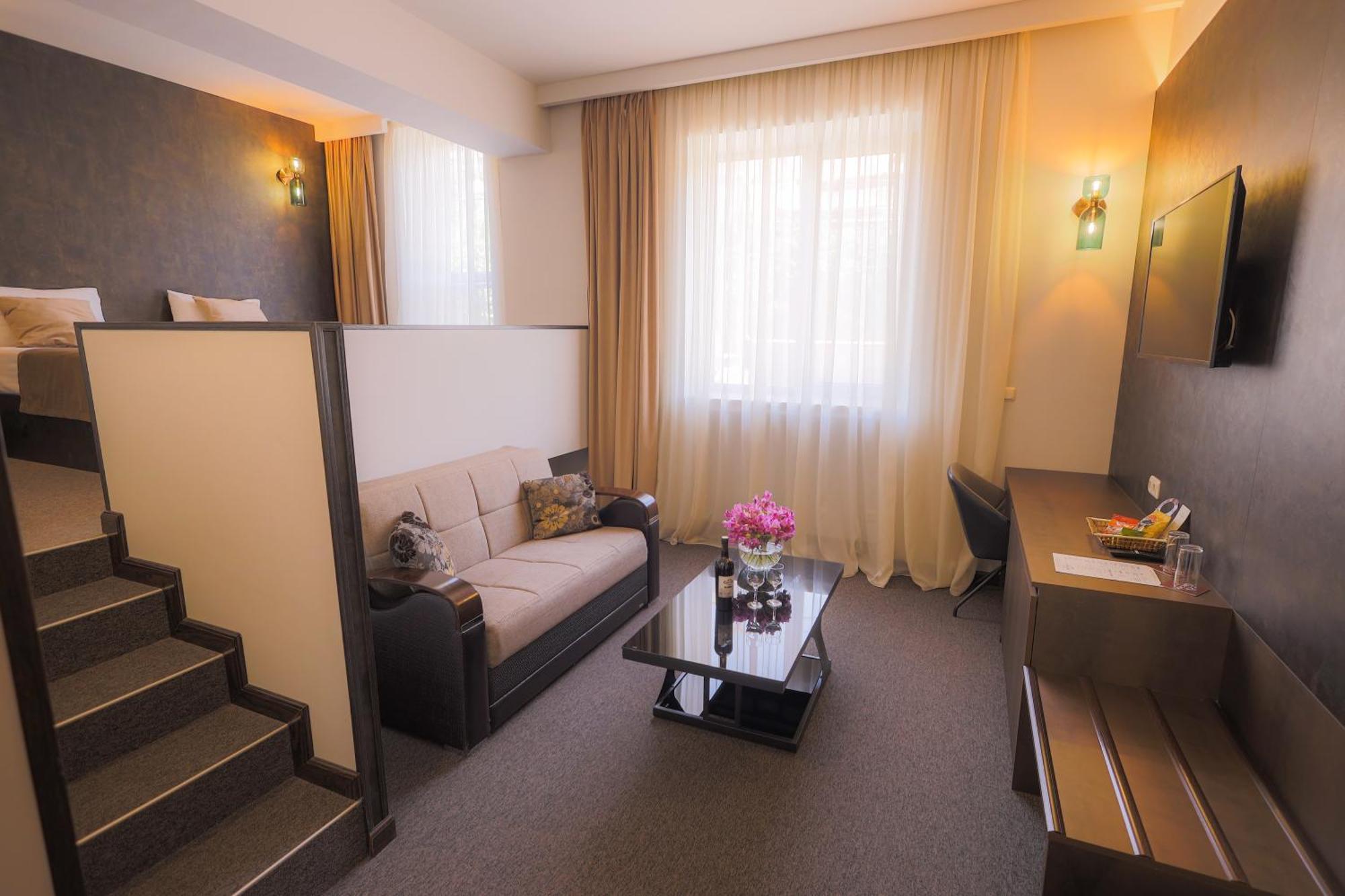 Cascade Hotel Yerevan Exterior photo