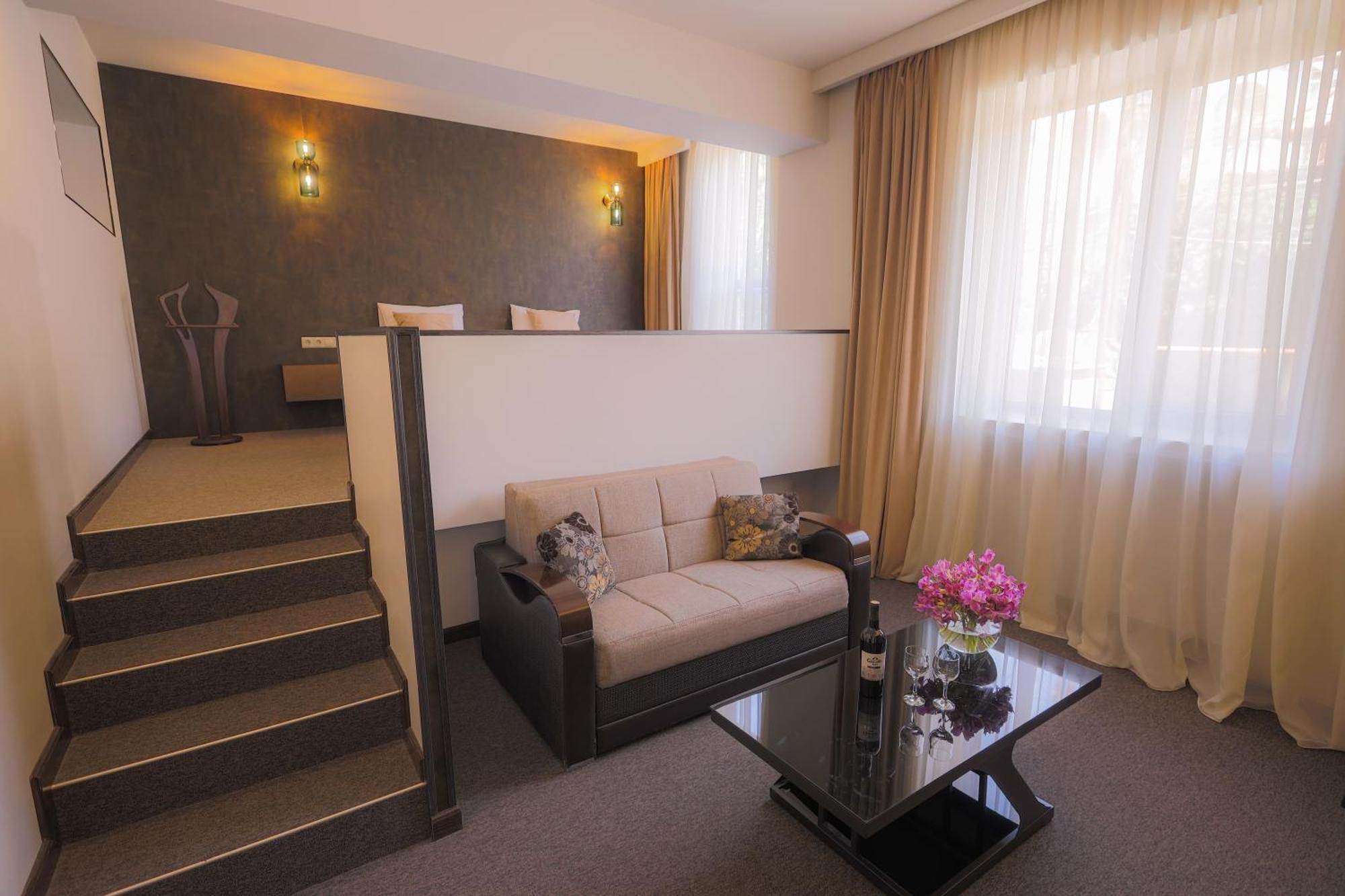 Cascade Hotel Yerevan Exterior photo