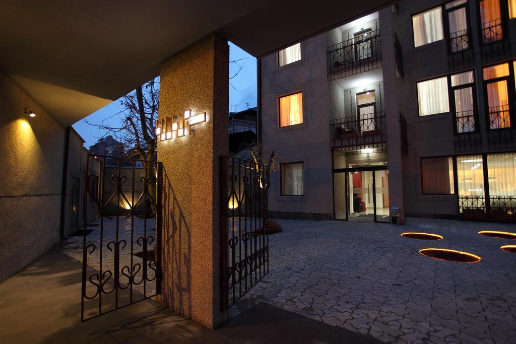 Cascade Hotel Yerevan Exterior photo